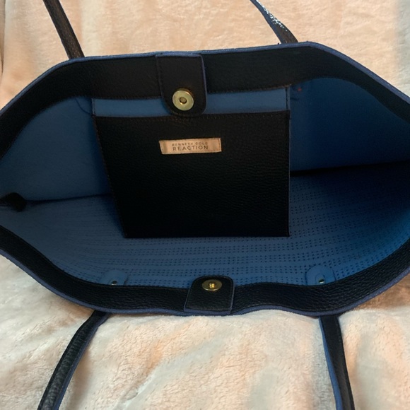 Kenneth Cole Reaction bag - Picture 3 of 4